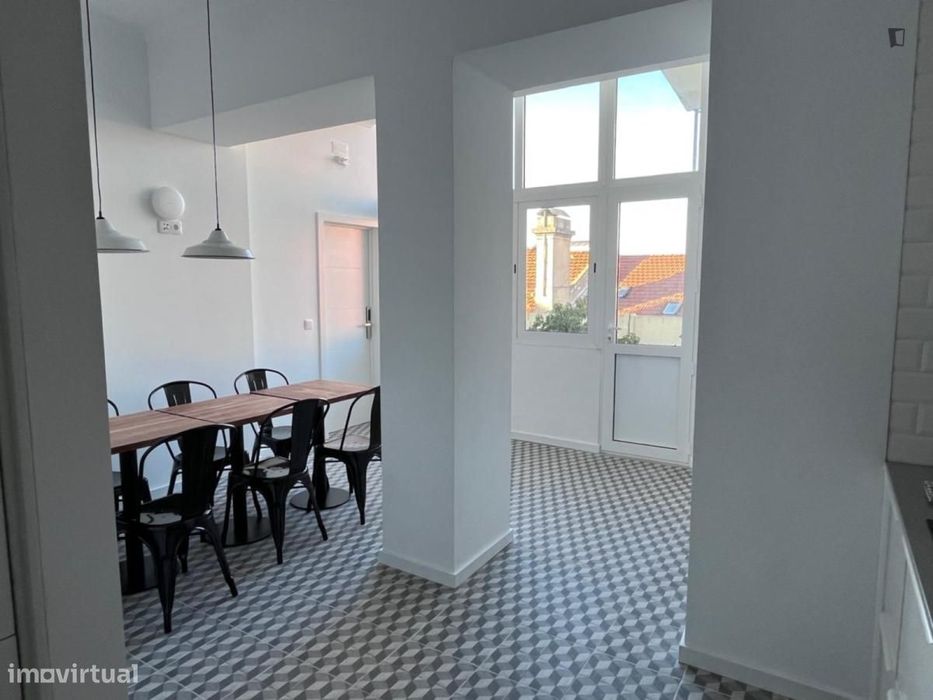 Quarto - localizado em São Sebastião Lisbon