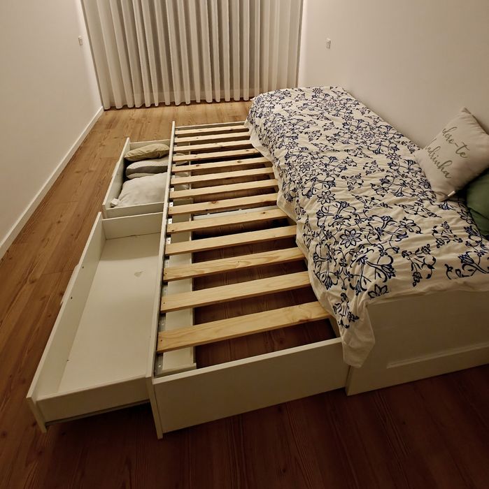 Cama individual e de casal com gavetas