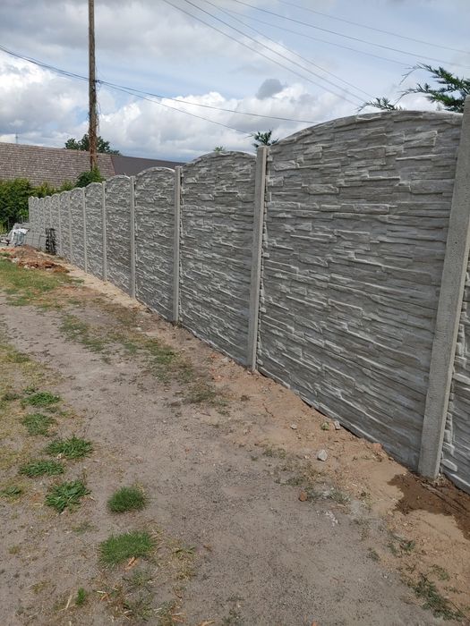 Montaż ,malowanie  ogrodzeń betonowych