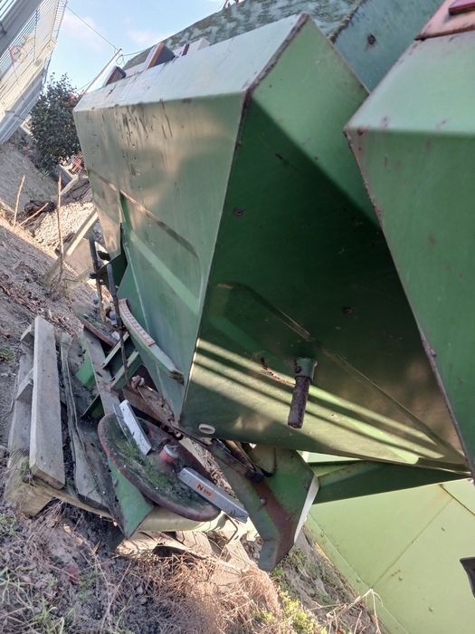 Zabudowa kosz do rozsiewacza nawozów Amazone