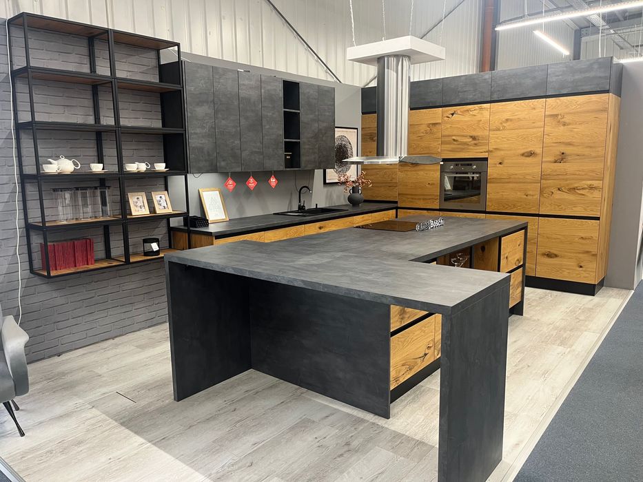 Zestaw kuchenny Senso Kitchen Norde Avenue dąb crud naturalny 377 x 302, wyspa 244 x 116, bufet 185 x 65 regały metalowe 120