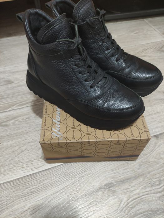 Кросівки -ботінки 38 р.24,5см.Нат кожна.В чудовому стані.