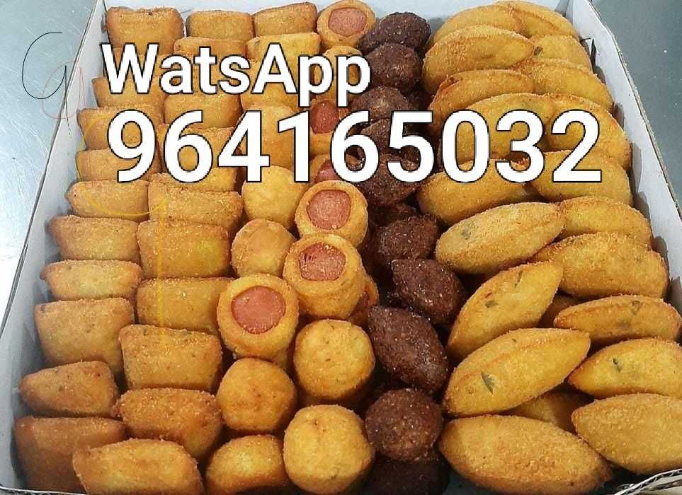 Salgados variados deliciosos fritos ou congelados