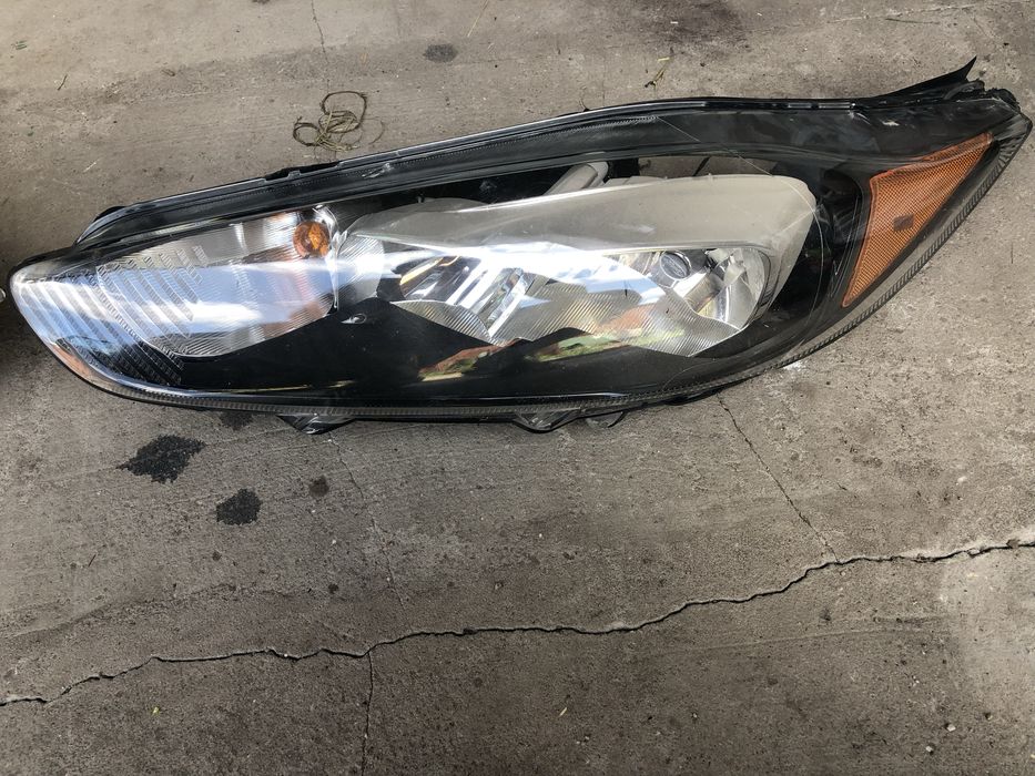 Продам передні фари Ford Fiesta