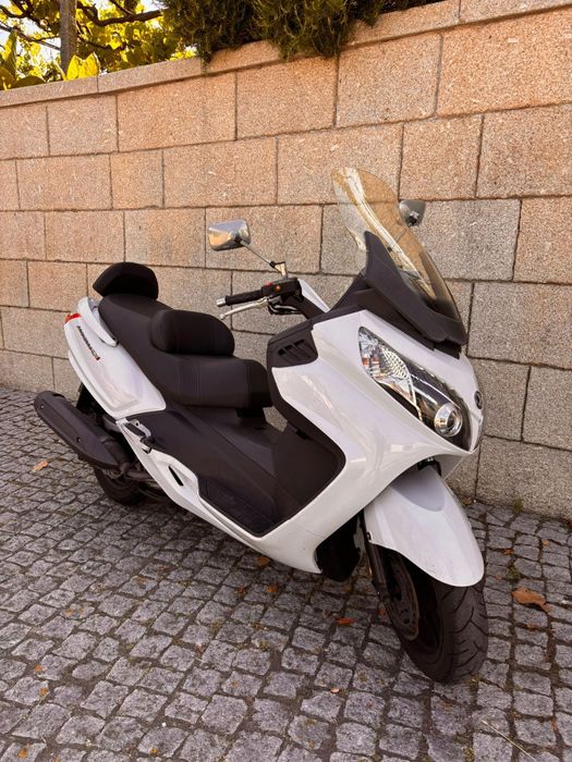 Sym Maxsym400...471179305985648641