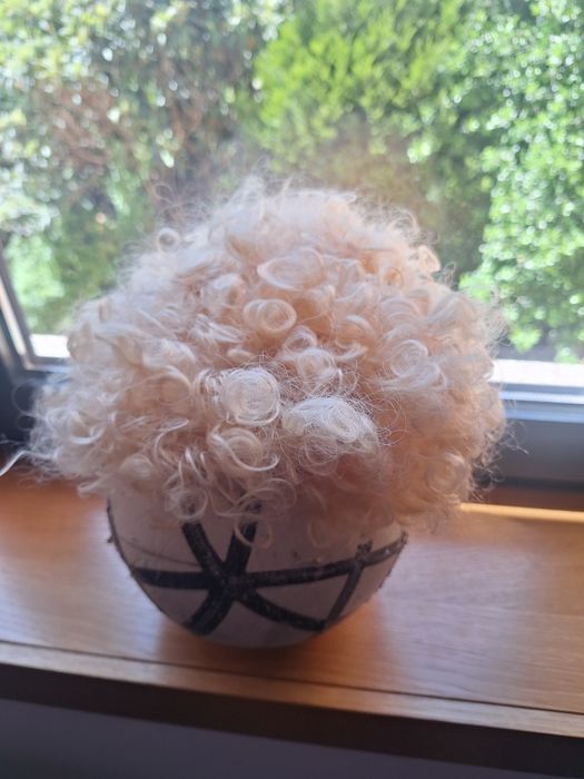 Peruca caracóis loiros tiger