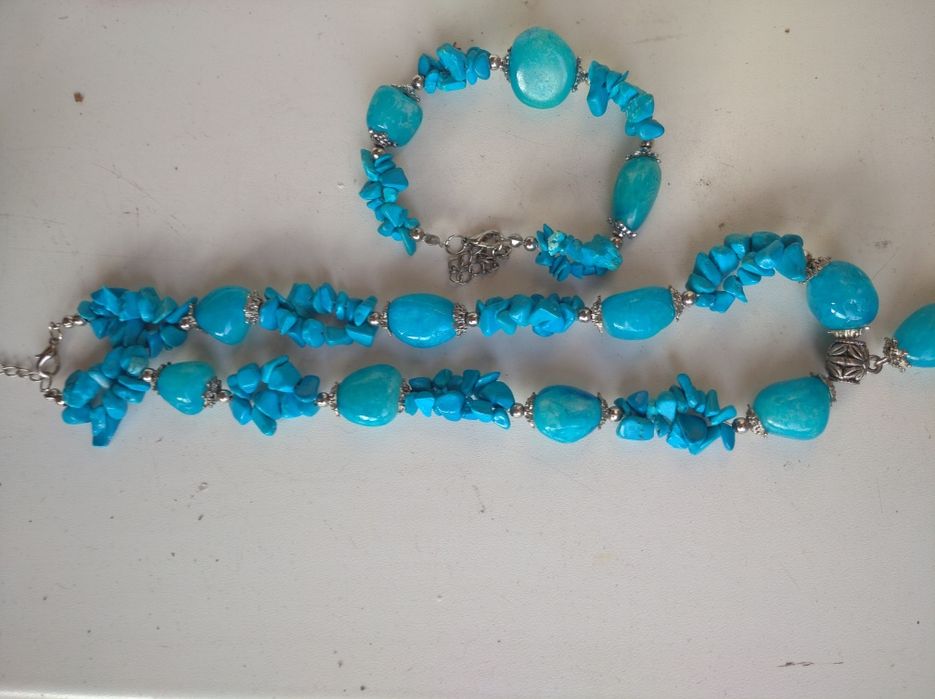 Бусы натуральный камень.