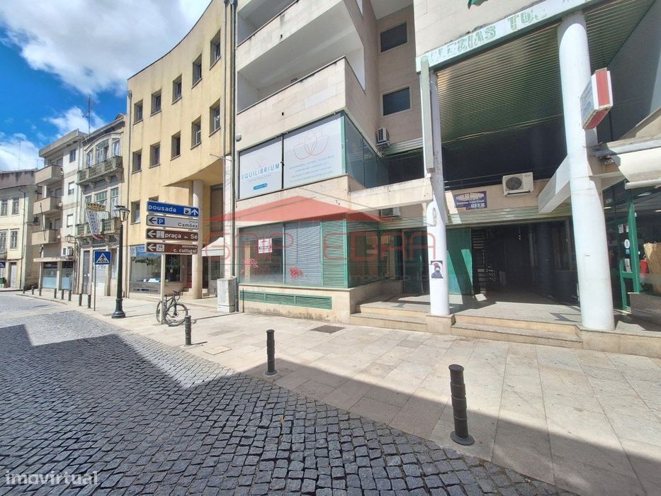 Duas Lojas no centro histórico de Bragança restauração ou comércio