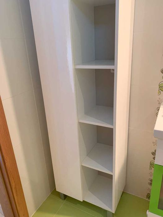 Vendo Móvel /Estante branco WC Porta e Prateleiras Qualidade/Como NOVO