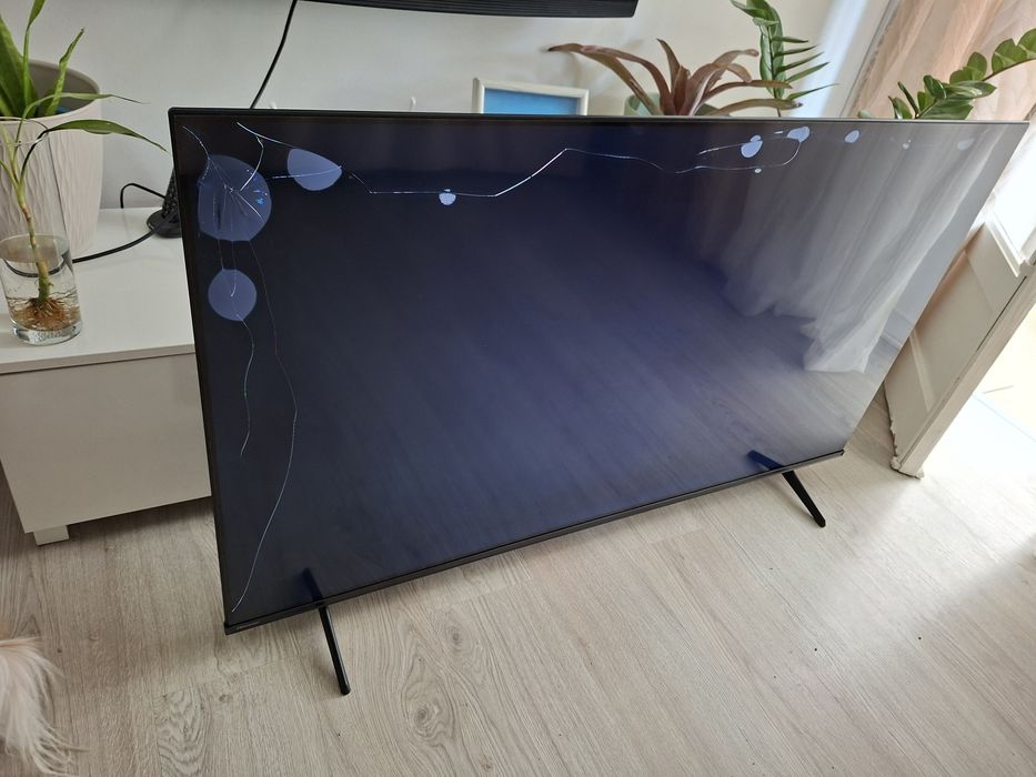 Televisão HISENSE de 55 polegadas 7k467627998792263680