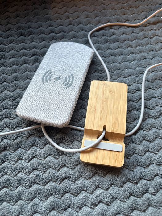 ładowarka bezprzewodowa qi w eleganckim stylu