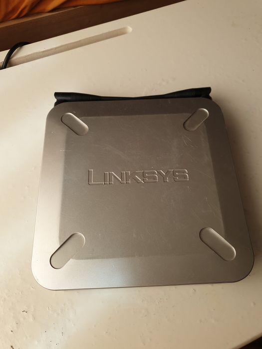 urządzenie to punkt dostępowy Cisco Linksys WAP4400N.