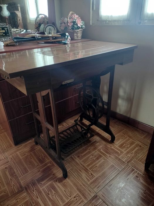 Vendo Máquina Costura Antiga
