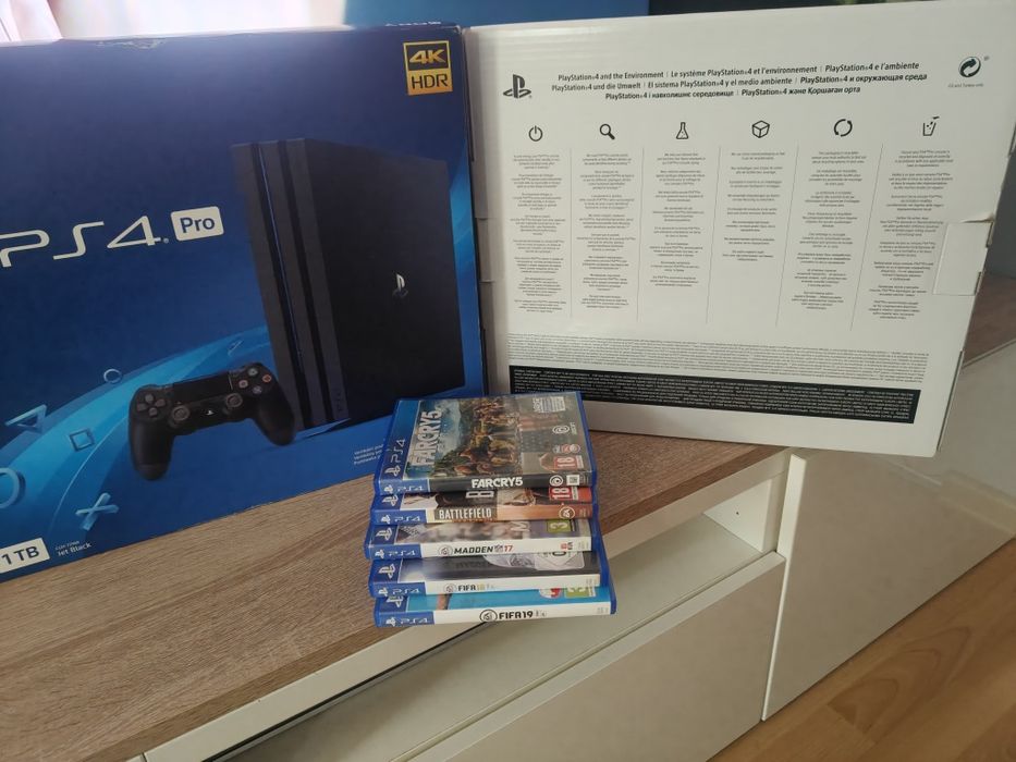 Konsola PS4 PRO komplet z padem i grami