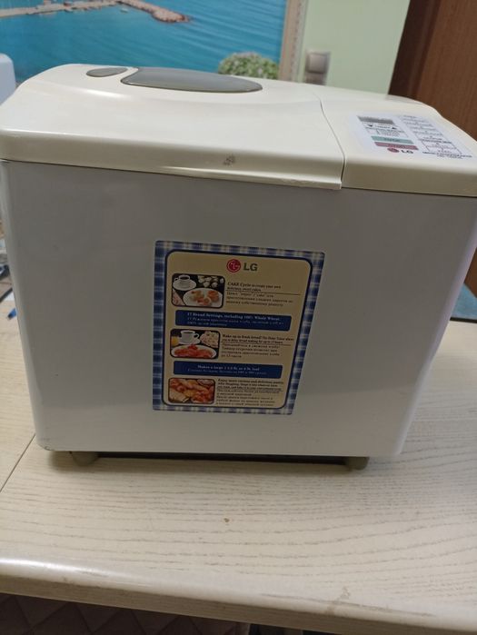 Хлiбопiчка LG HB-152CE