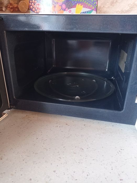 МИКРОВОЛНОВКА.  SAMSUNG  в отличном состоянии