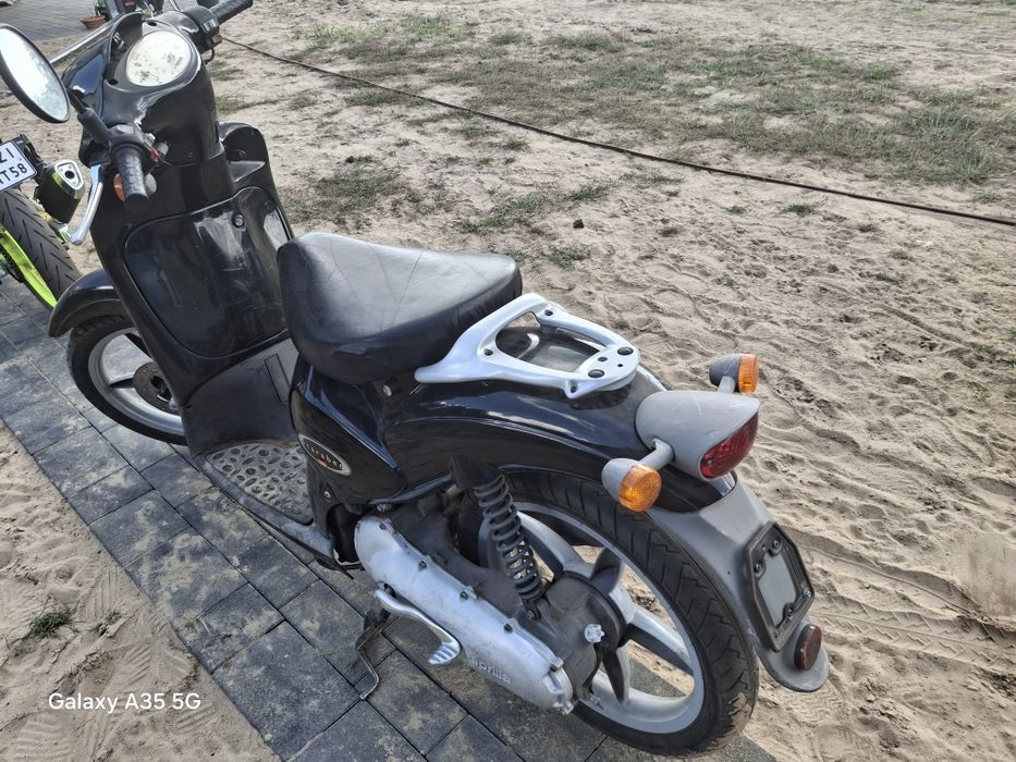 Skuter aprilla scarabeo