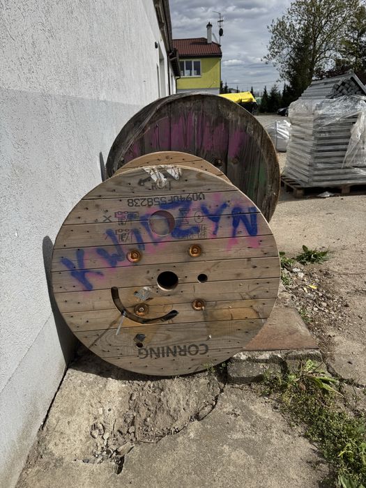 Bębny drewniane, szpule kablowe na stolik, ławkę.
