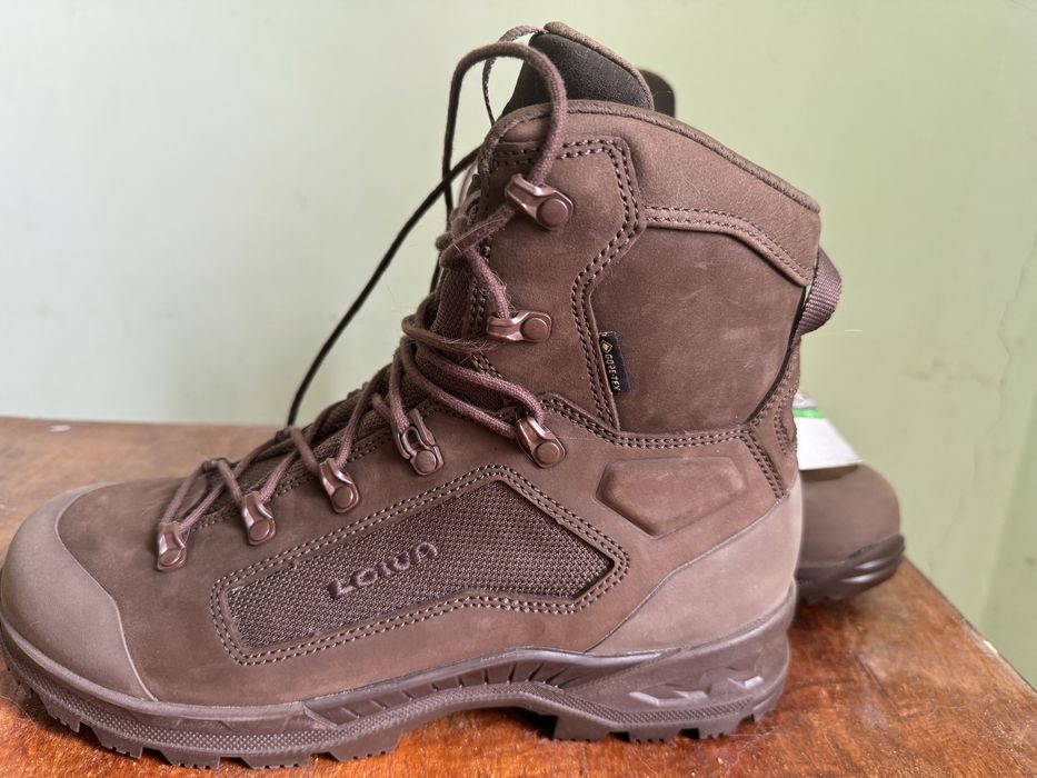 Берци черевики нові lowa breacher n gtx mid