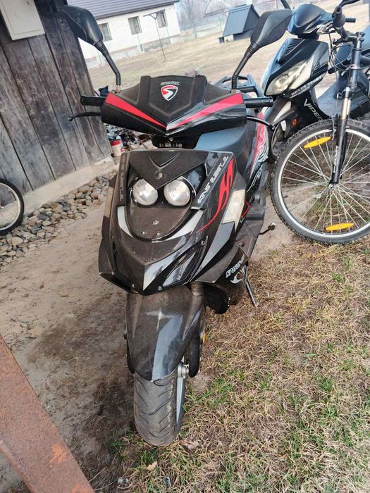 Продам скутер спарк 150 кубів