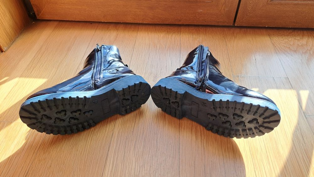 2 pares de Botas de menina número 34