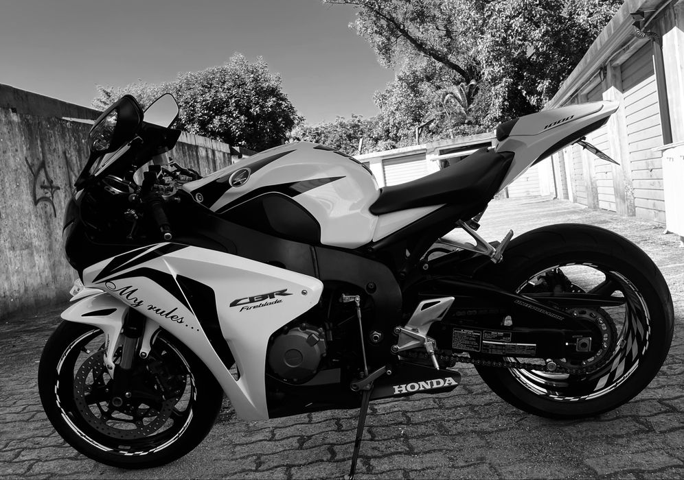 Honda cbr 1000 rr impecavel