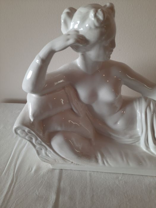 Boneca branca cerâmica