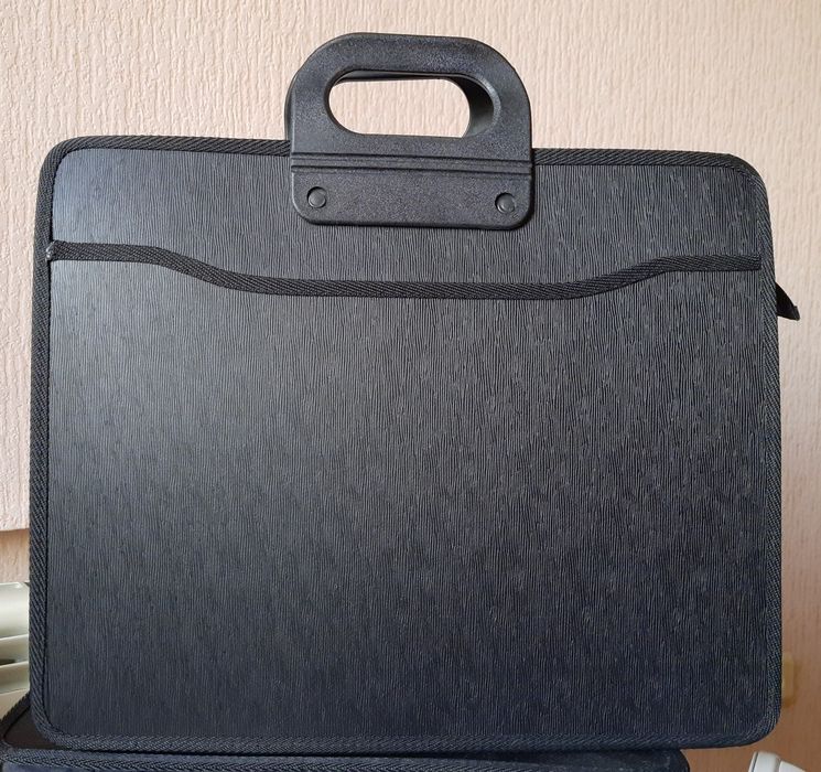 Портфель для документов. В наличии 2 шт..