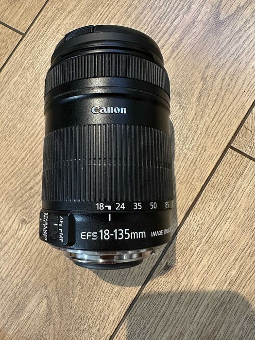 Canon EOS 500D z obiektywem Canon 18-135