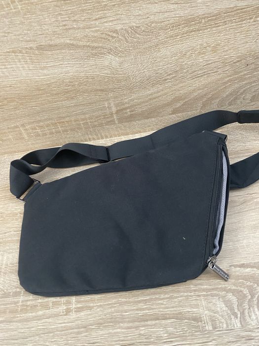 męska saszetka antykradzieżowa typu sling bag