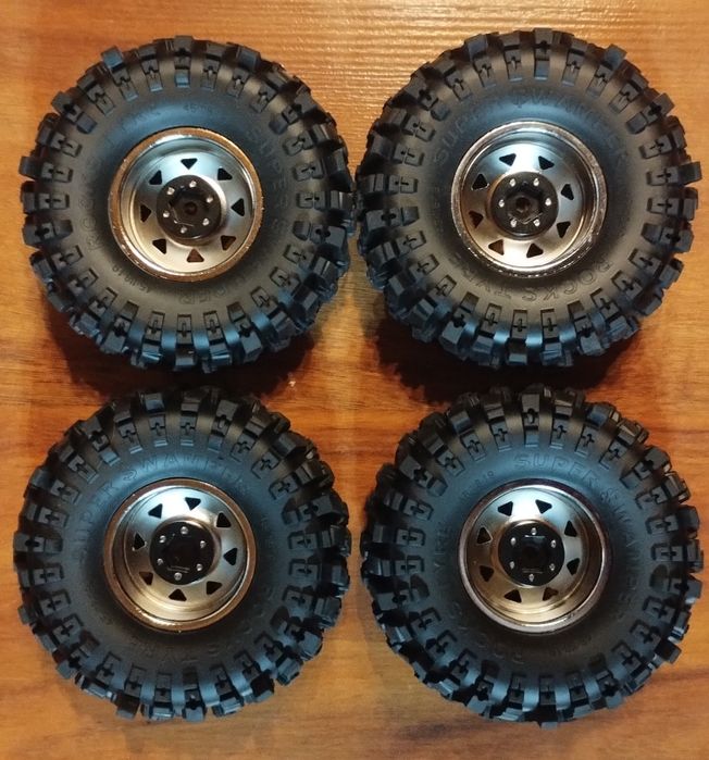 RC 1/10 crawler , axial.
