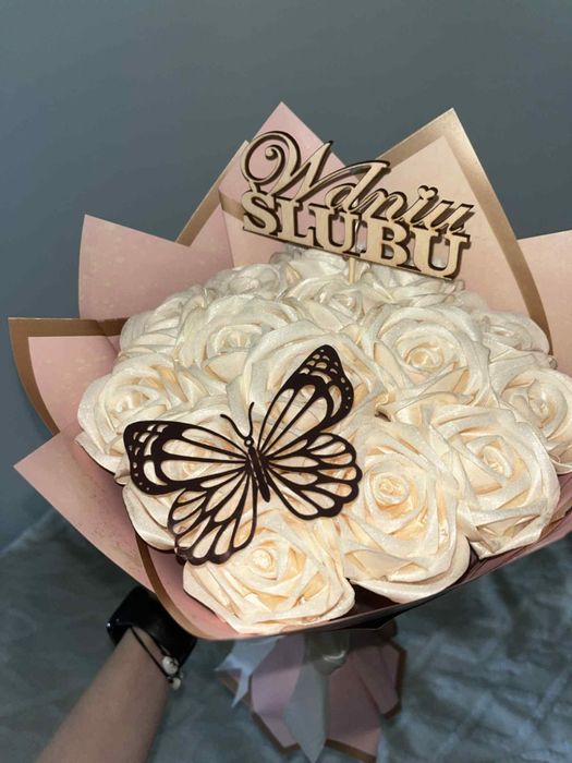 Ręcznie robione kwiaty ze wstążki – bukiety, dekoracje, prezenty