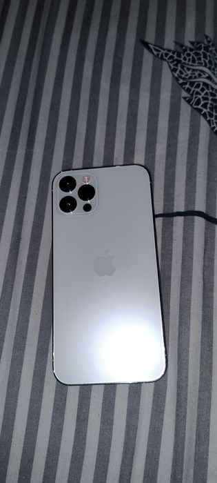 Знайдено iPhone білий