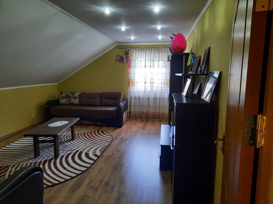 Продається просторий будинок з прибудовон(окремий вхід)