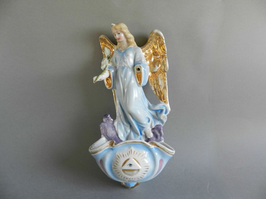 przedwojenna duża kropielnica z aniołem, amorek, oko opatrzności  27cm