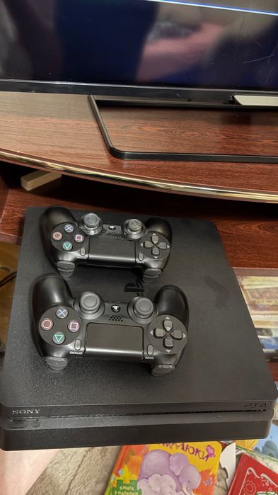 Продам PlayStation 4 slim