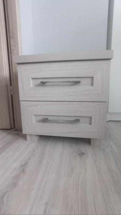 Szafka nocna z szufladami