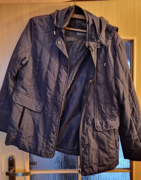 Ciepła kurtka z kapturem