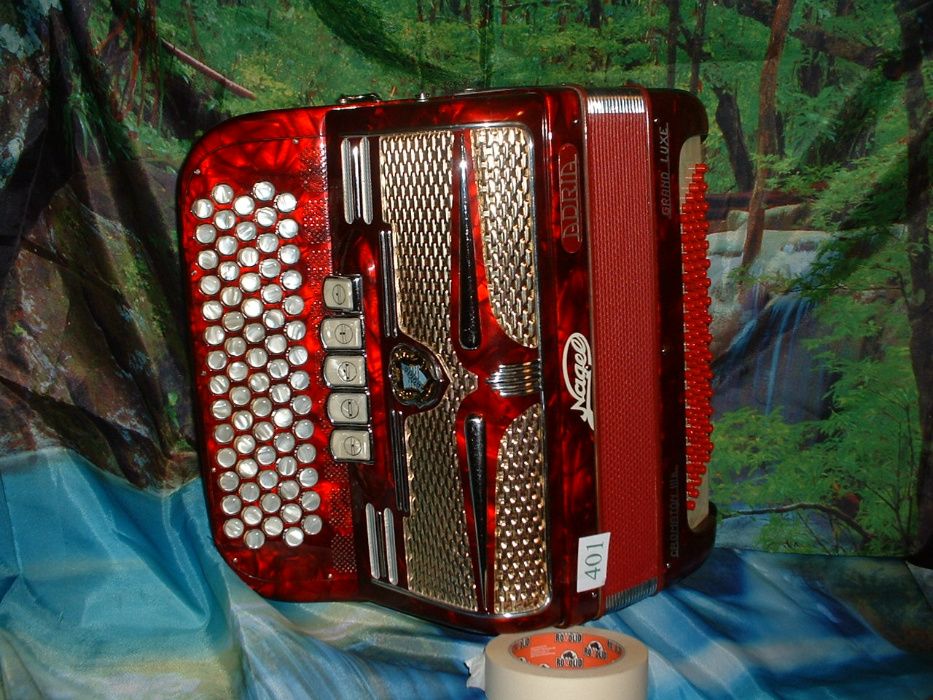 Avenda Accordion R, No. 40164730026296833121