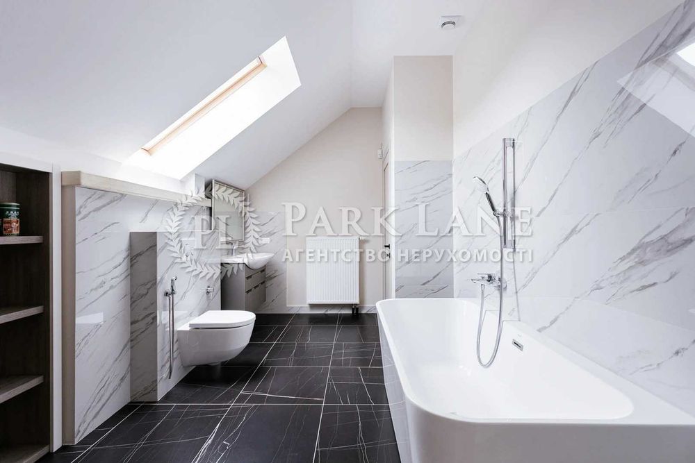 Продаж якісного будинку з просторою територією в Лісниках