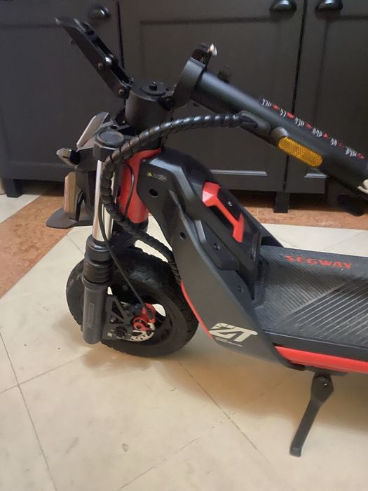 Trotinete elétrica impecável + capacete (caixa original)