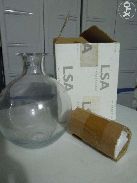 Decorative objects made of glass or crystal423648197996728321