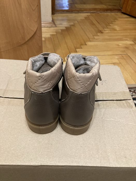 Продам зимние ботинки на мальчика