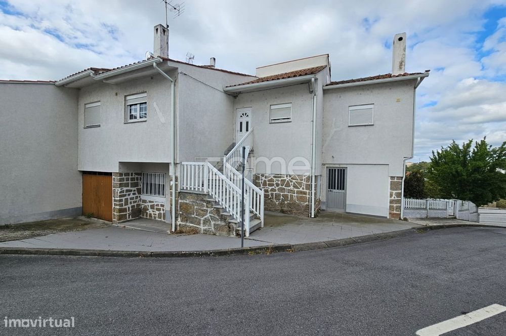 Moradia de Gaveto em Miranda do douro