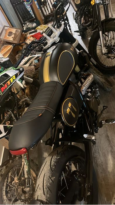 Bluroc Tracker 125 - Como Nova