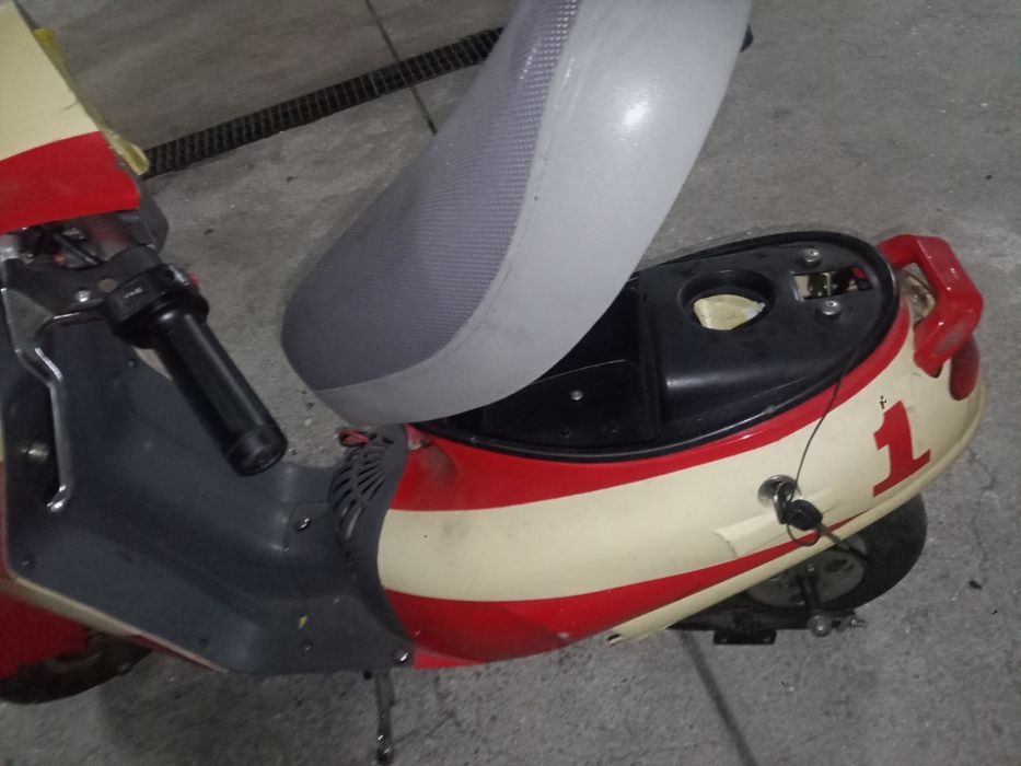 Scooter eléctrica criança