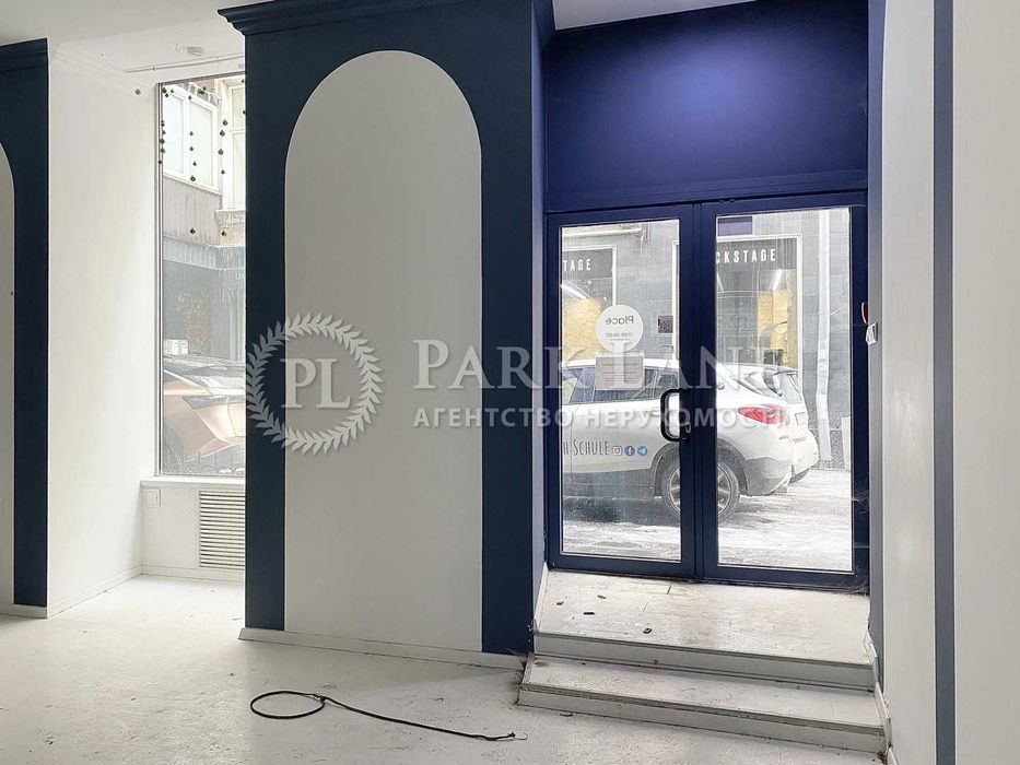 В.Васильківська 18. Фасадне приміщення 95,2 м.кв. Центр міста.