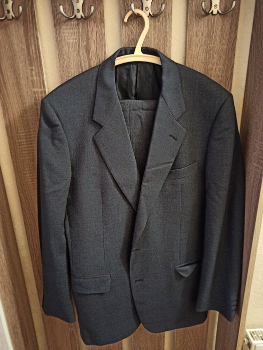 Чоловічі костюми
