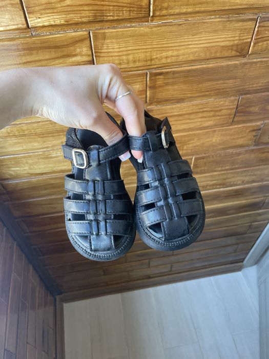 чорні босоніжки 26р (16см)