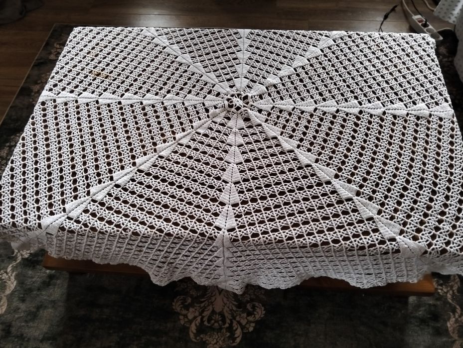 Toalha de mesa redonda em crochê